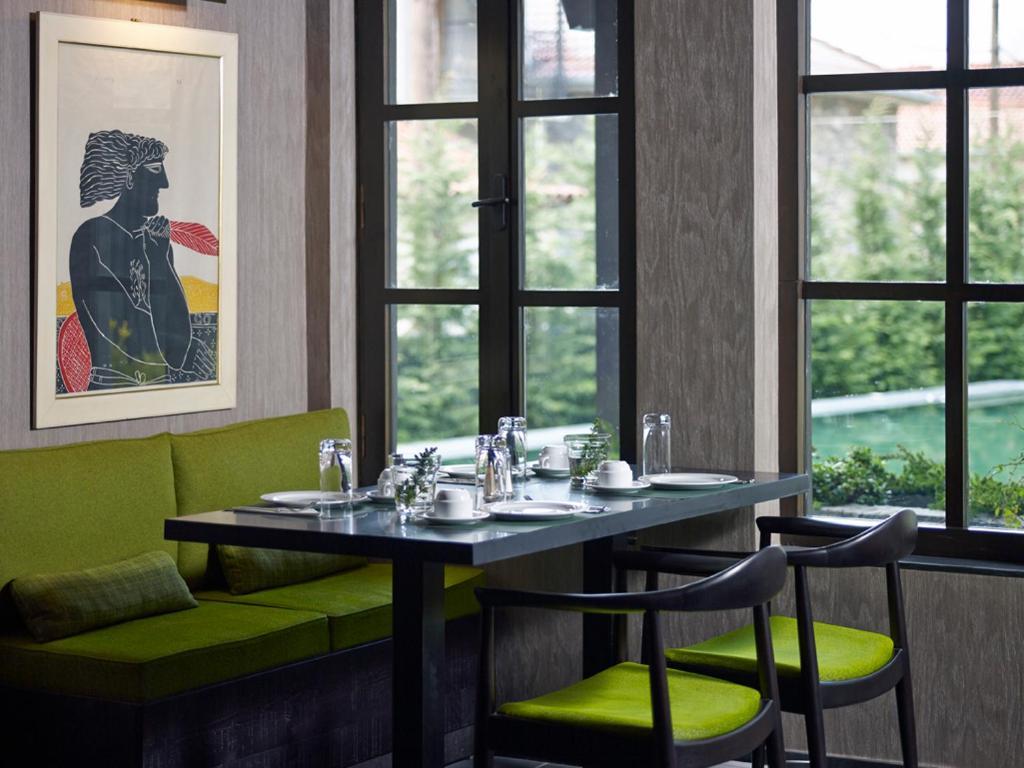 Art Mainalon Hotel Vitina Exteriér fotografie